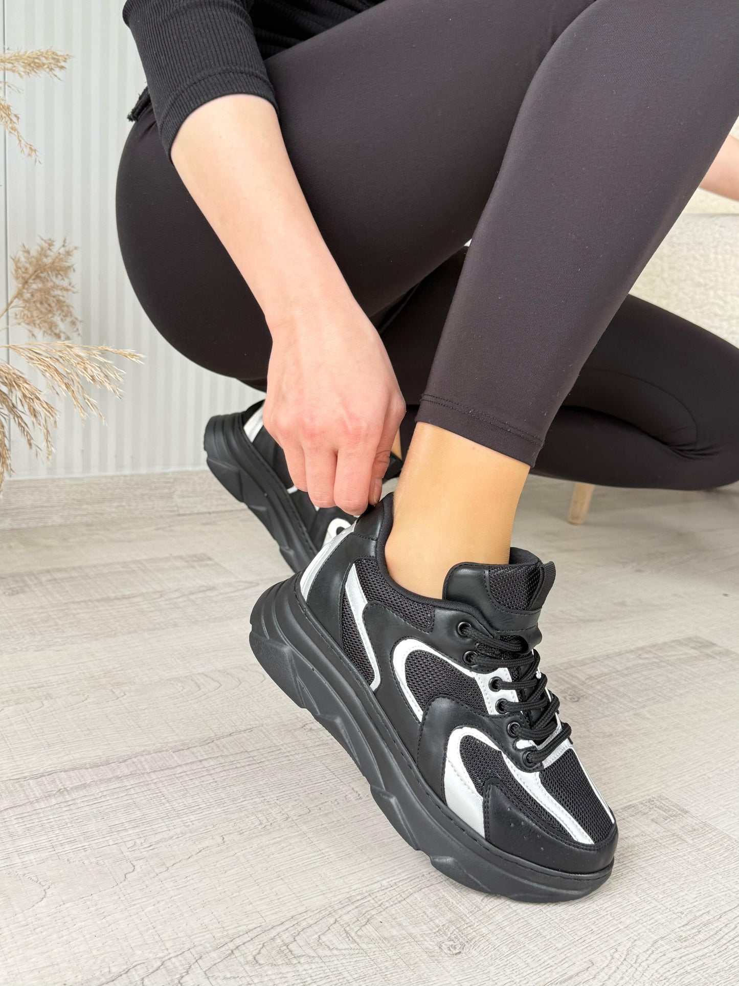 Cata Siyah Cilt Beyaz Detaylı Spor Ayakkabı