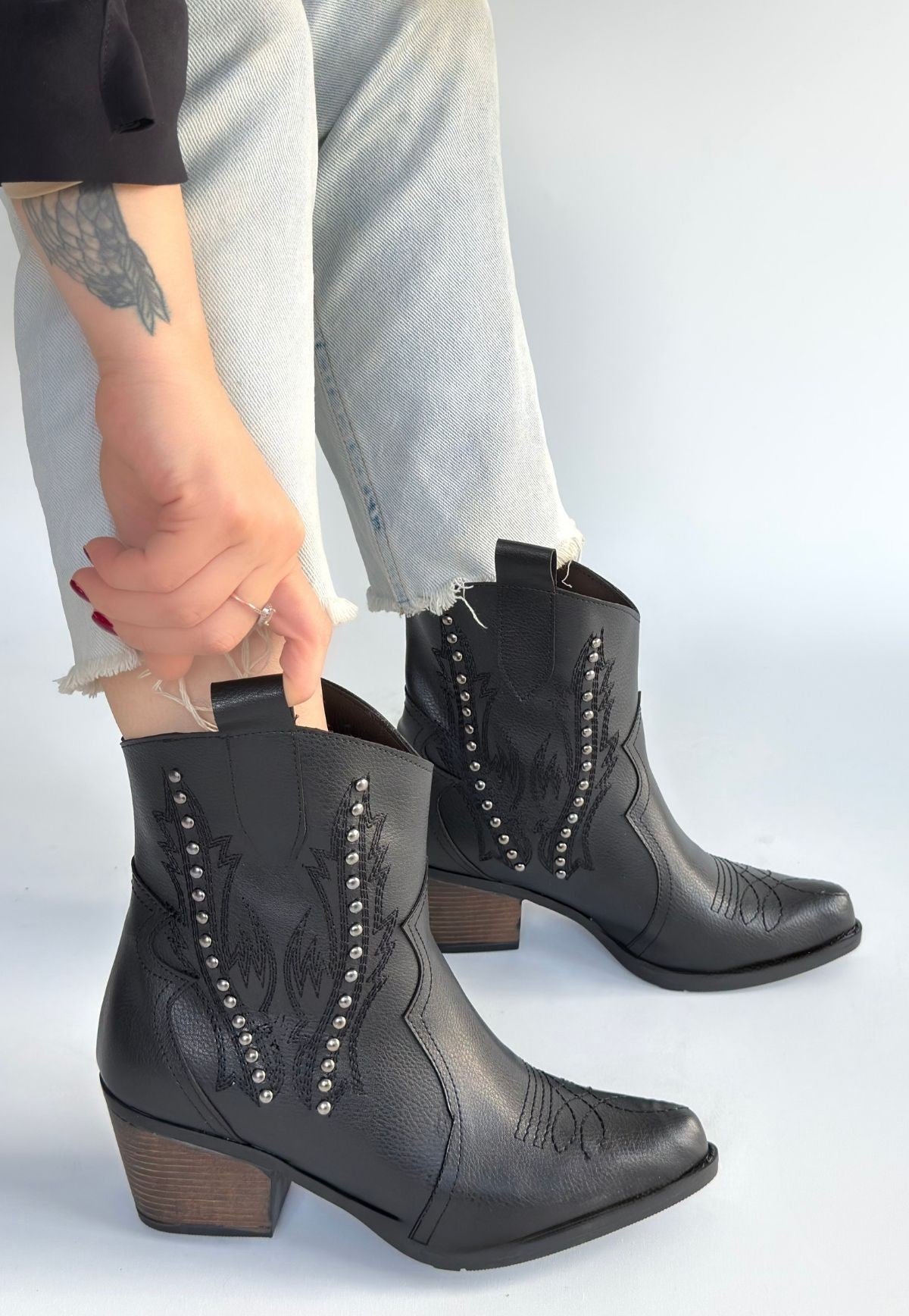 Matin Siyah Cilt Topuklu Bot