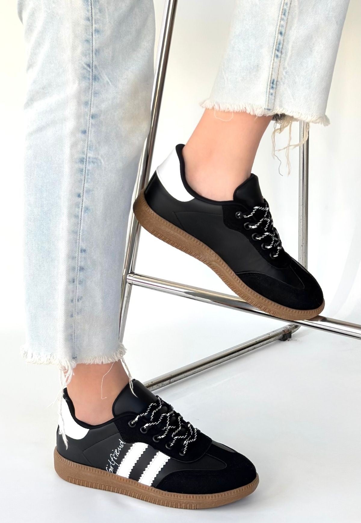 Zerti Siyah Cilt Bağcıklı Spor Ayakkabı